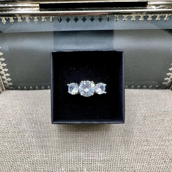 NIB 925 Sterling Silver & Zircon Engagement Wedding Anniversary Ring Size 8 - Picture 11 of 16